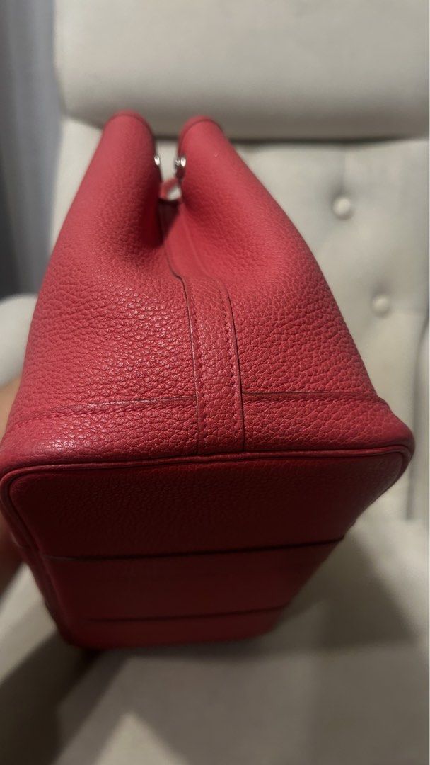 Authentic Hermes gpt 30 (Category: Luxury Bags & Wallets) located in Marikina City. Submitted by luxxxxiiess (Listing ID 1466912968, Image 2). Description: authentic hermes gpt 30 stamp b prestine condition selling low .