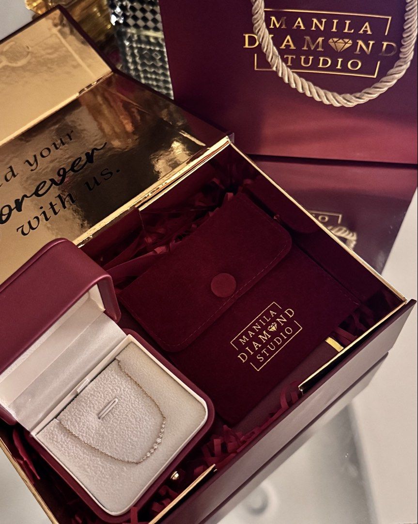 Authentic Manila diamond studio necklace (Category: Necklaces) located in Paranaque City. Submitted by alybal (Listing ID 1466953132, Image 2). Description: Bought it around 80k Complete package with the paperbag negotiable if sure buyer.