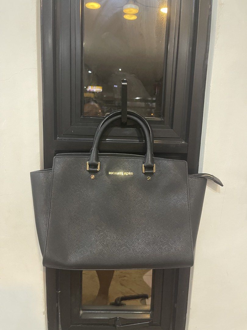 Authentic Michael Kors Vintage Selma Bag (Category: Tote Bags) located in Bulacan. Submitted by nikkiac3 (Listing ID 1466968485, Image 1). Description: .