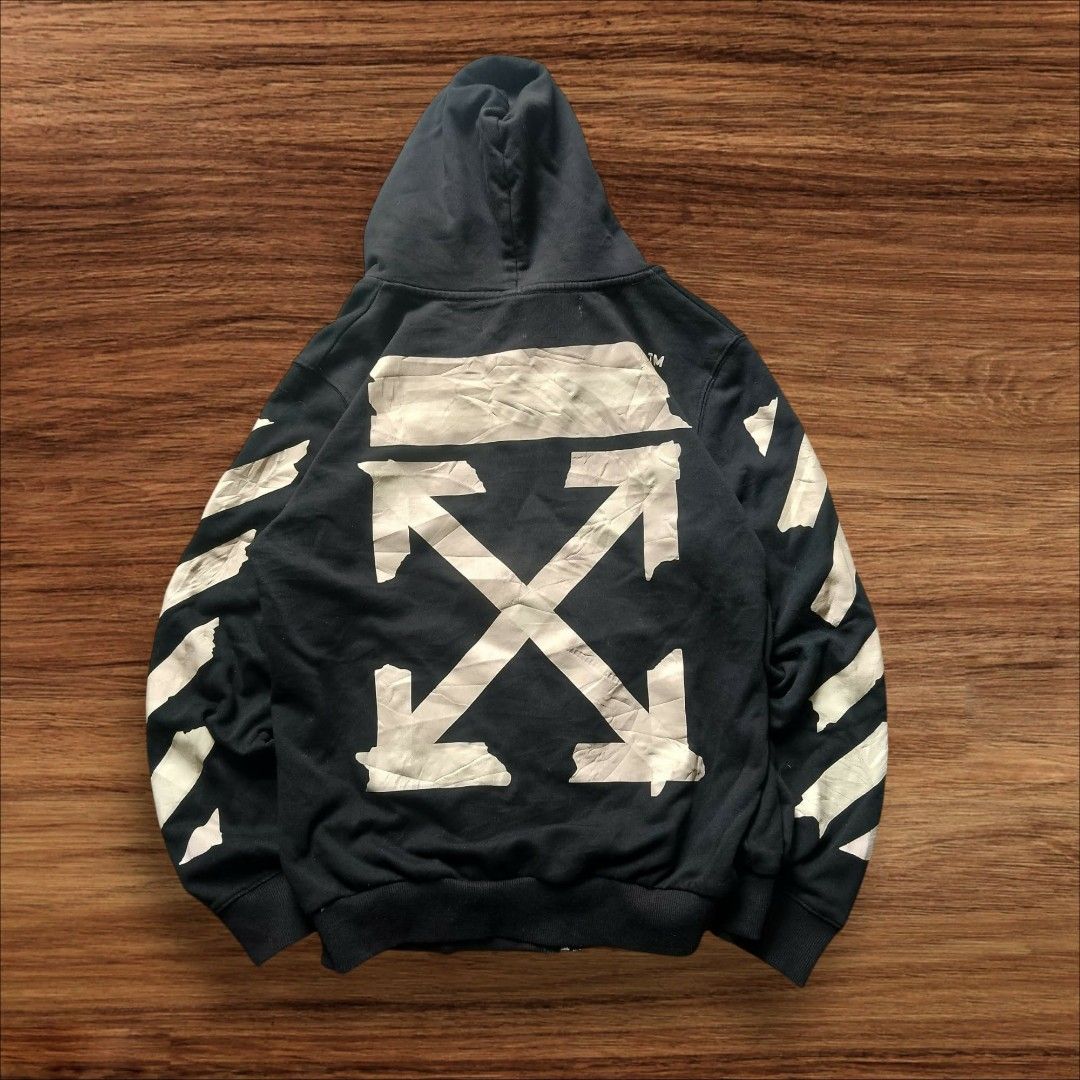 AUTHENTIC OFF-WHITE (Category: Coats, Jackets and Outerwear) located in Manila. Submitted by the.good.thrift (Listing ID 1466916255, Image 1). Description: AUTHENTIC OFF-WHITE HOODIE SIZE MEDIUM ON TAG BEST FIT LARGE AS NEW.