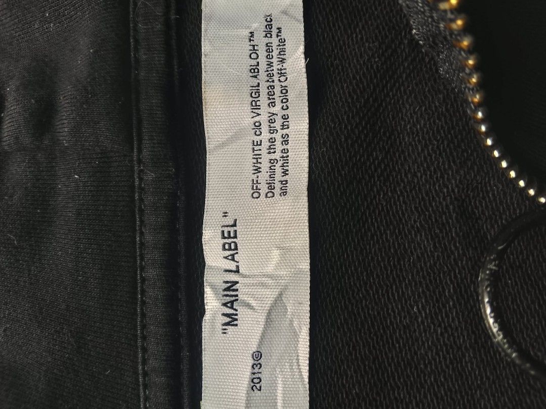 AUTHENTIC OFF-WHITE (Category: Coats, Jackets and Outerwear) located in Manila. Submitted by the.good.thrift (Listing ID 1466916255, Image 3). Description: AUTHENTIC OFF-WHITE HOODIE SIZE MEDIUM ON TAG BEST FIT LARGE AS NEW.
