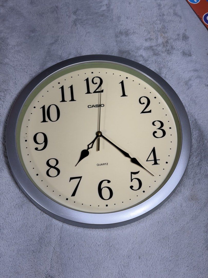 AUTHENTIC VINTAGE CASIO QUARTZ WALL CLOCK (Category: Clocks) located in Sablan. Submitted by gongonshelley12 (Listing ID 1466935350, Image 2). Description: 500 only AUTHENTIC VINTAGE CASIO QUARTZ WALL CLOCK SUPER EXCELLENT CLOSE TO LIKE NEW ANG KINIS MGA SIR/MAM MAGANDA TO; MALAYO KA PA LANG KITA MO NA ORAS VIDEO AVAILABLE 33cm DIAMETER.