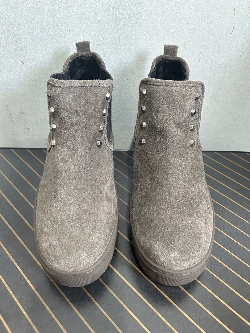 AvrilGau Suede Ankle Boots (Category: Boots) located in Quezon City. Submitted by jjsurplus_23 (Listing ID 1466797952, Image 3). Description: 24-24.5cm insole.