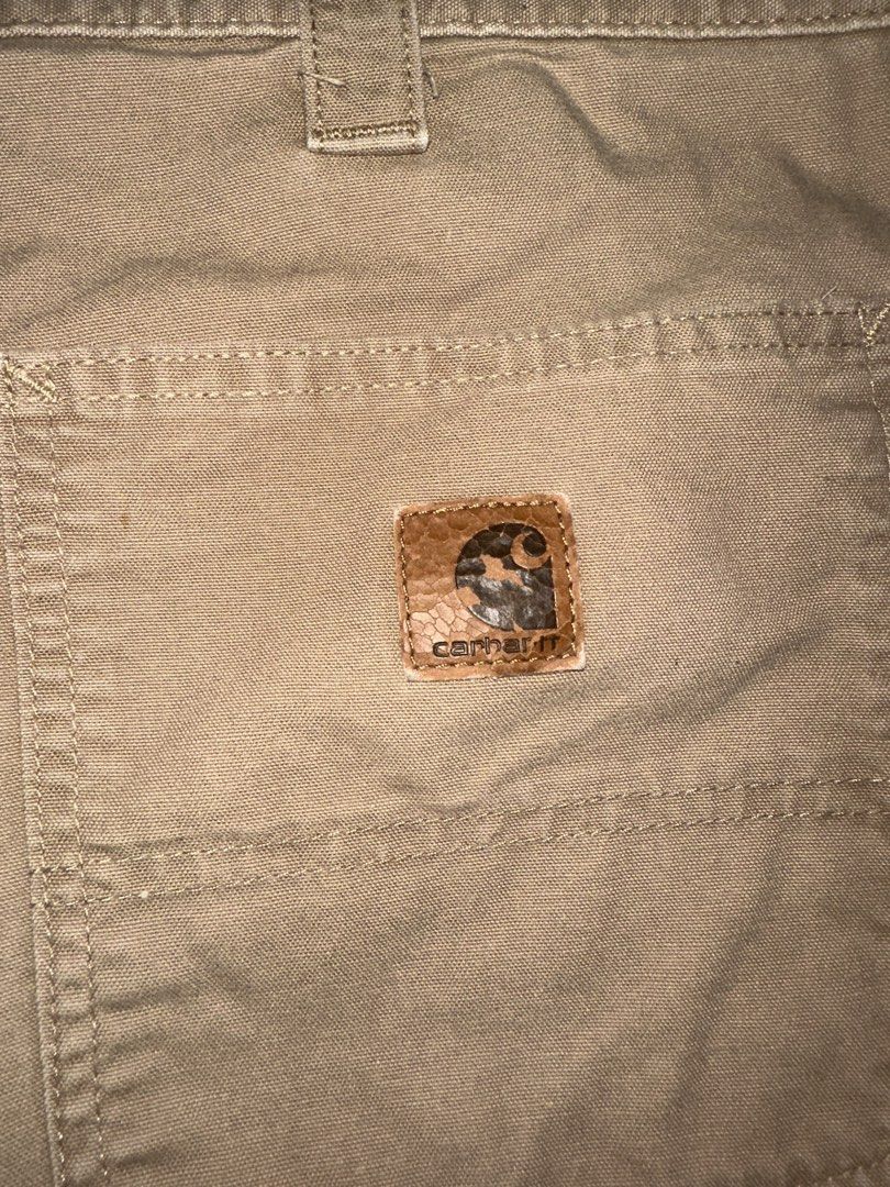 Carhartt B147 (DKH) Dark khaki Leather patch (Category: Shorts) located in Muntinlupa City. Submitted by kirbssss (Listing ID 1466851007, Image 3). Description: ₱1850 (nego) Waist 37-38 Length 22 small pin hole or scratch.