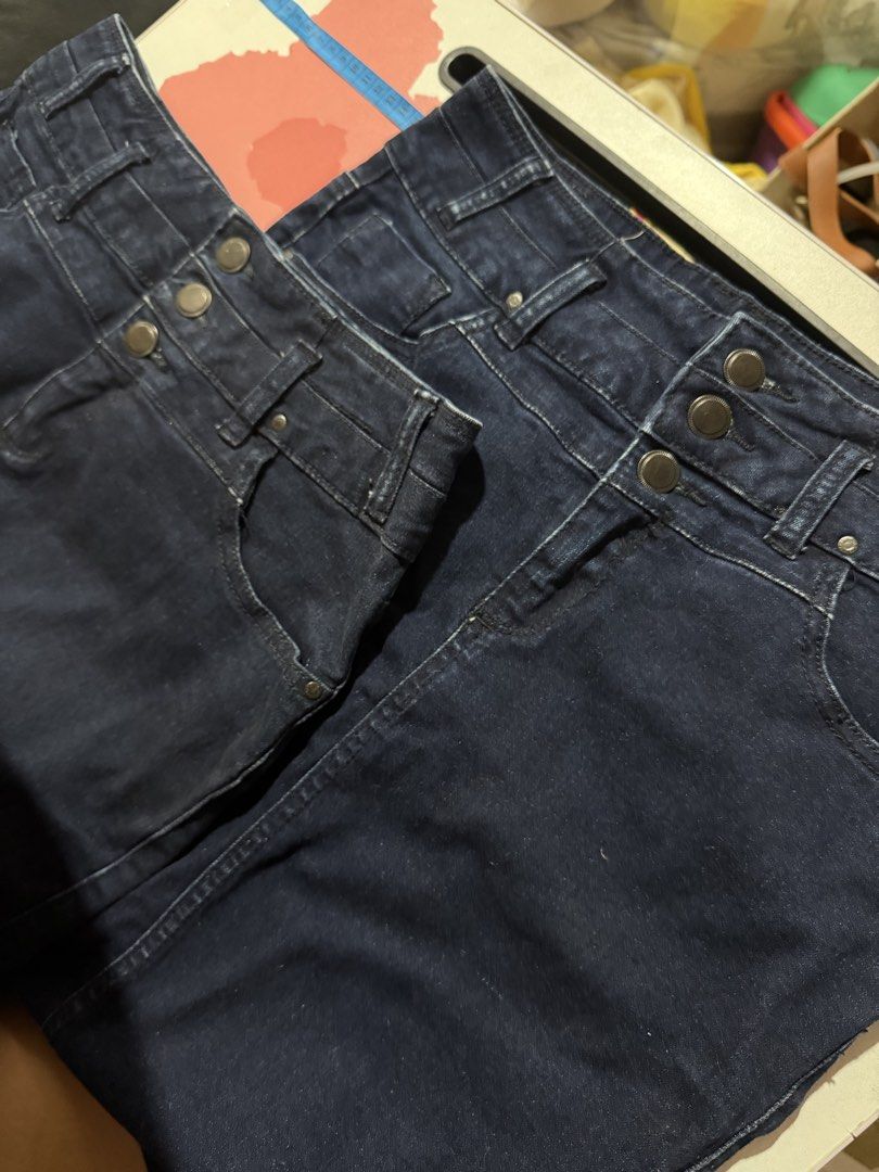 B1T1 Denim Pencil Skirt (Category: Skirts) located in Valenzuela. Submitted by Mozzarella123 (Listing ID 1466855135, Image 2). Description: Good as new Buy 1 take 1 for only 350 Same design, different size (Actual Size, please refer sa tag included na sa picture posted) Slightly stretchable, stylish and comfy Actual picture already posted Pay first, no cod 📍location: mapulang lupa valenzuela.