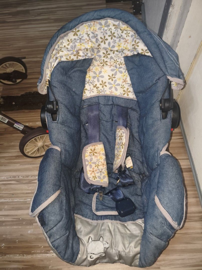 Baby 1st car seat (Category: Car Seats) located in Makati City. Submitted by karterkervinxjirehkeynan (Listing ID 1466778234, Image 2). Description: baby 1st car seat Hindi na ginagamit location. makati near Ayala mall circuit.