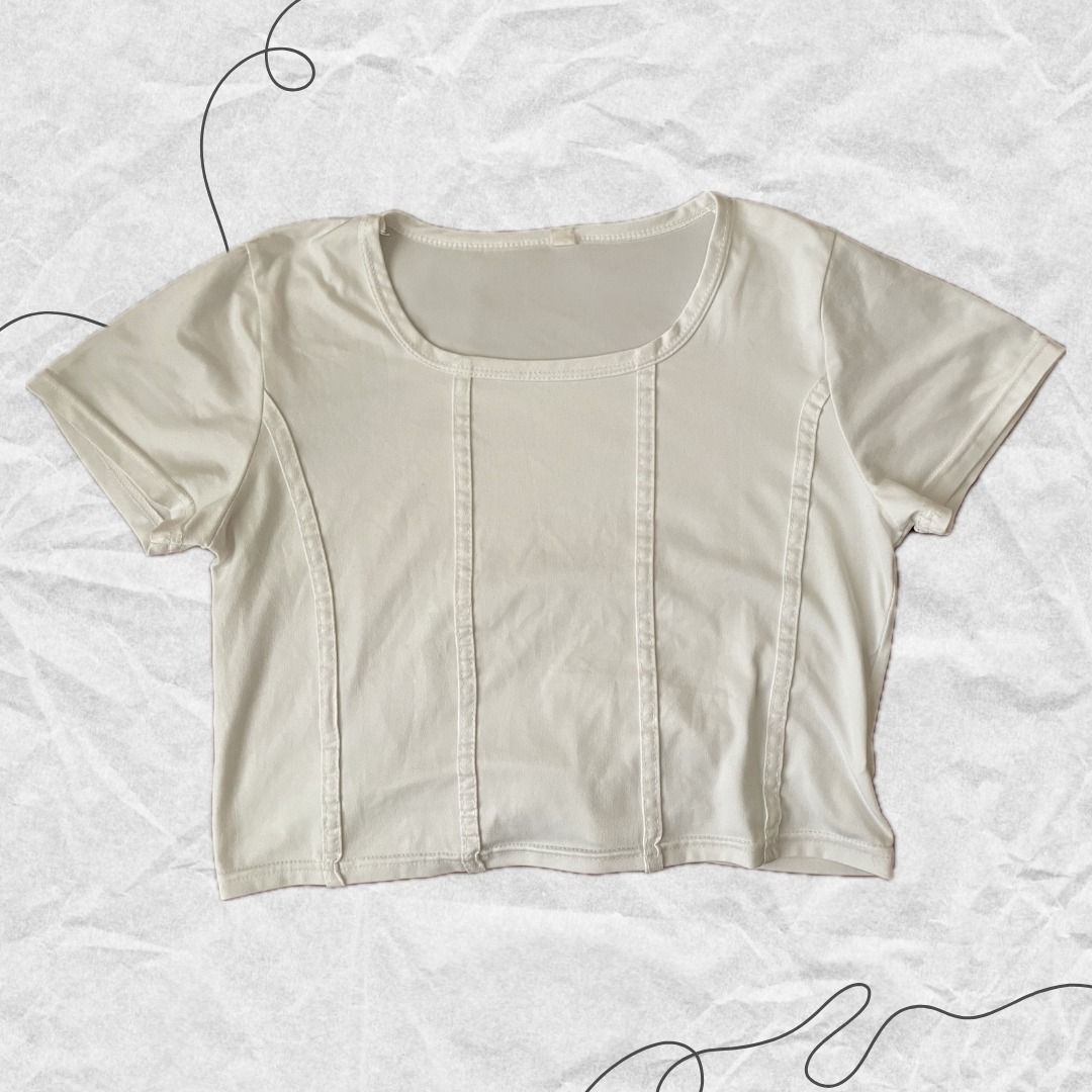 Baby Tee (Category: Shirts) located in Manila. Submitted by lovedbydeviii (Listing ID 1466851900, Image 1). Description: Baby Tee 🧵Php 50 each 👗Available in Black and White 👗Size: Freesize 👗Used but still in very good condition * note that color may slightly vary due to lighting .