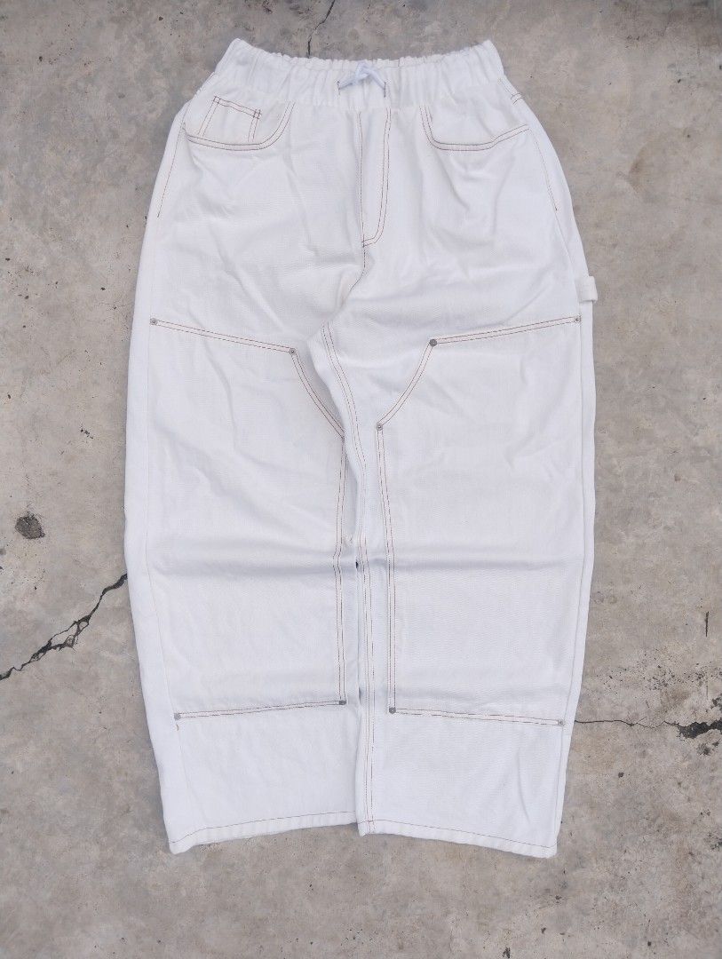 Baggy double knee (Category: Jeans) located in Mandaue City. Submitted by thrifted.coo (Listing ID 1466818154, Image 1). Description: Off-white color W-free size L42.5 T-15 Hem-10.5.