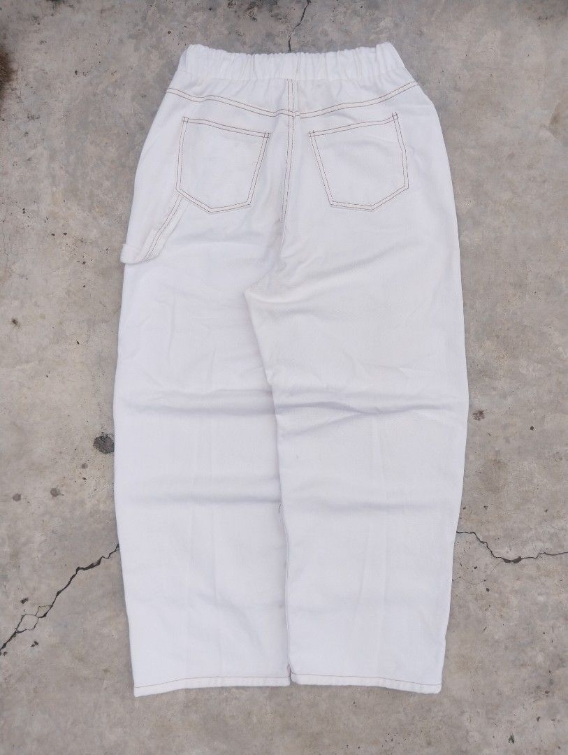 Baggy double knee (Category: Jeans) located in Mandaue City. Submitted by thrifted.coo (Listing ID 1466818154, Image 3). Description: Off-white color W-free size L42.5 T-15 Hem-10.5.