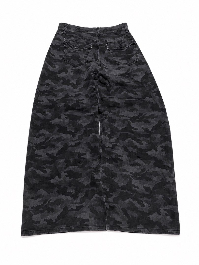 Baggy wide leg camo pants (Category: Jeans) located in Tagum. Submitted by clent.josh (Listing ID 1466968139, Image 2). Description: issue lose stitch 30W 39L 28.5Inseam 13.5Hem.