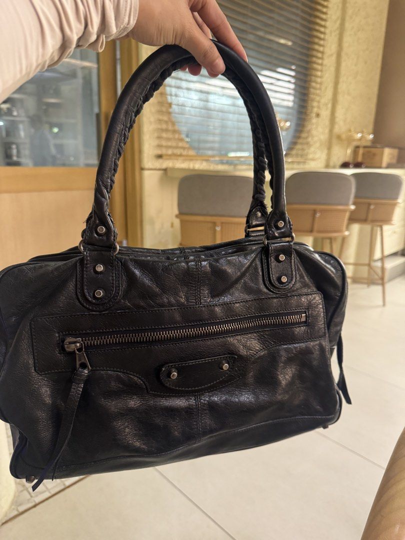 Balenciaga bowler (Category: Luxury Bags & Wallets) located in Taguig. Submitted by byebyebabies (Listing ID 1466794535, Image 2). Description: Balen with authentication and dustbag.