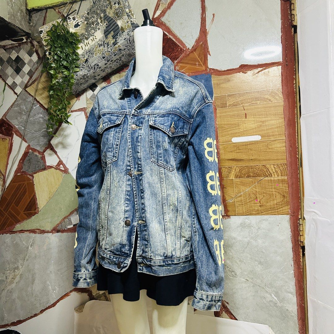 Balenciaga denim jacket (Category: Luxury Apparel) located in Baguio. Submitted by kckc_luxury (Listing ID 1466907073, Image 3). Description: 🌸 TINY PINK SPOTS ARE LENS DAMAGE, NOT CLOTH STAINS ————————— ❗️KINDLY READ BEFORE MAKING AN OFFER❗️ LISTING DETAILS size:Large width x length (inches):23x28 condition: EXCELLENT --- MOP: Gcash / BPI MOD: J&T / JRS LOCATION: Baguio City --- NOTE: • Manage your expectations • Photos did not go under any edi