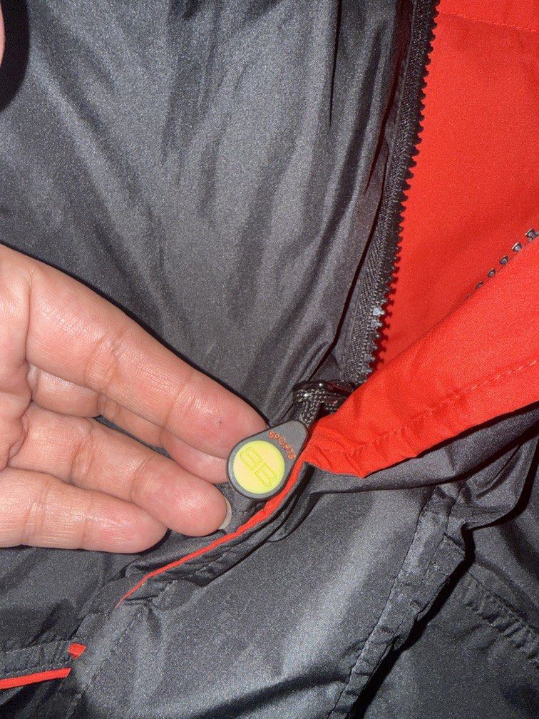 BALENCIAGA REVERSIBLE PUFFER JACKET (Category: Everything Else Others) located in Angeles City. Submitted by migs_font29 (Listing ID 1466859321, Image 3). Description: .