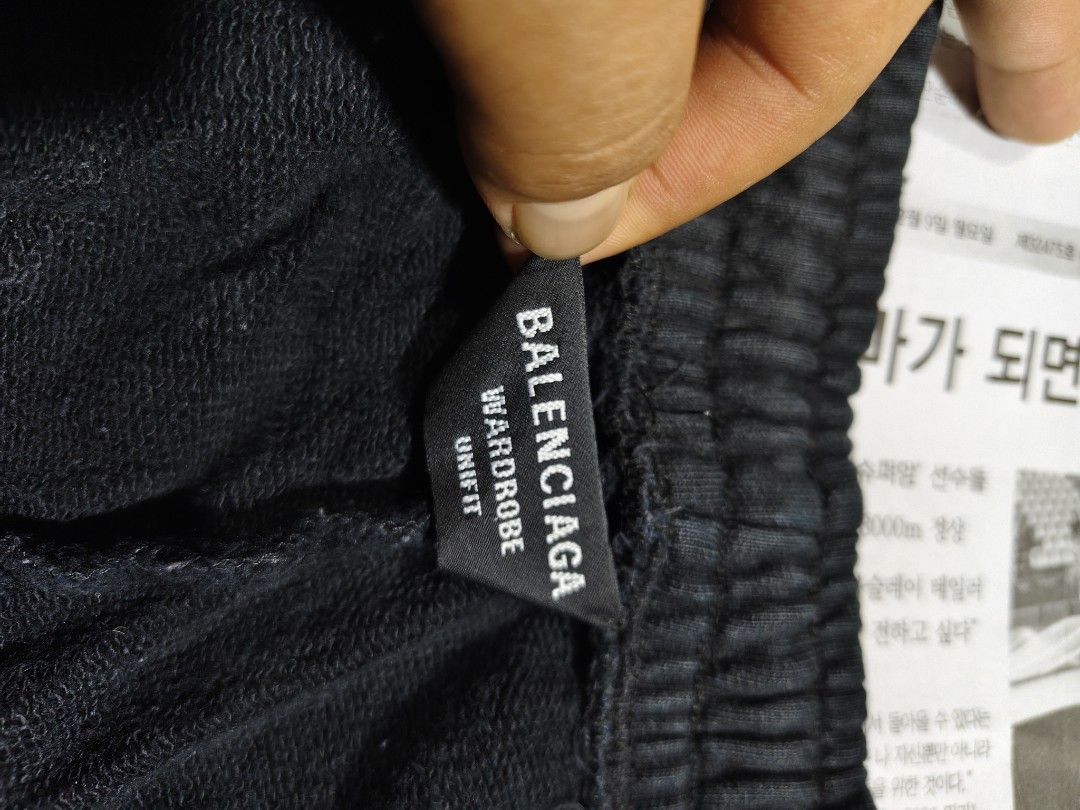 BALENCIAGA SHORT HEAVY CLOTH (Category: Shorts) located in Roxas. Submitted by mlvthrift (Listing ID 1466890364, Image 3). Description: 9.2/10 colo rate.