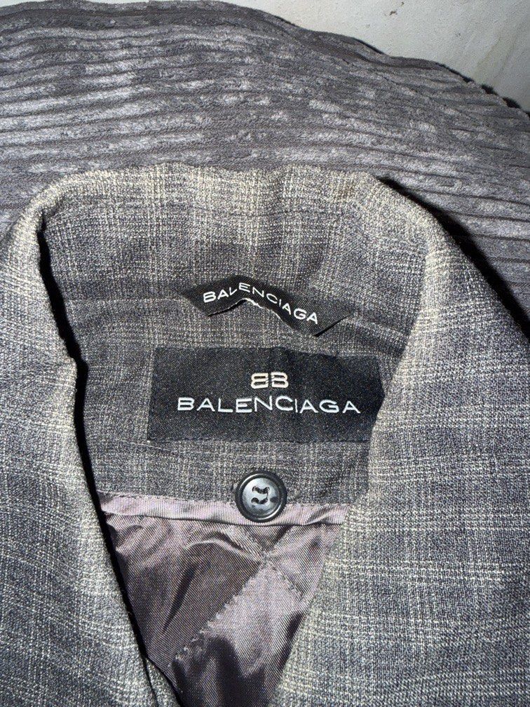 BALENCIAGA VINTAGE JACKET (Category: Home Fragrance) located in Angeles City. Submitted by migs_font29 (Listing ID 1466831524, Image 2). Description: .
