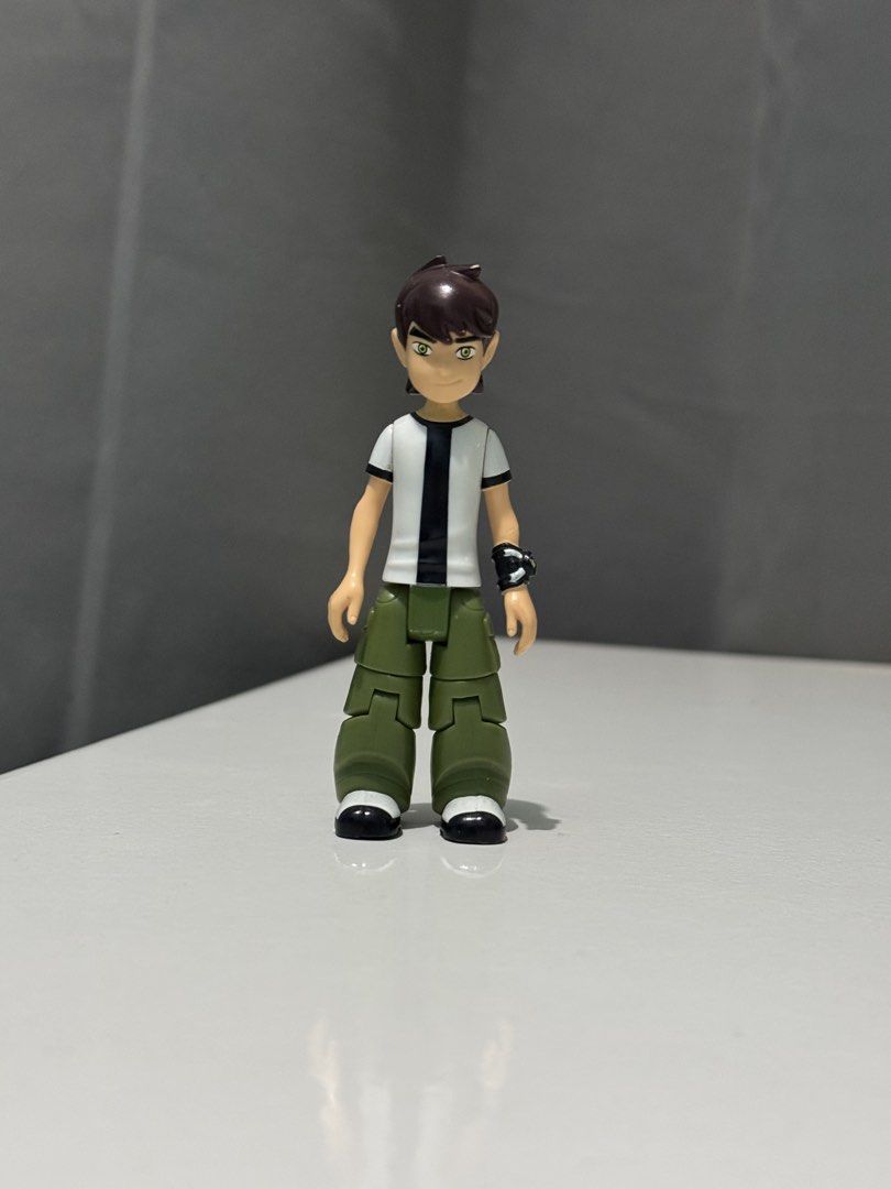 Bandai Ben 10 kid classic figure (Category: Action & Battle Toys) located in Calamba. Submitted by dk.collectiblesph (Listing ID 1466822339, Image 1). Description: Wysiwyg as is condition Firm at 1100 pesos Can ship via j&t Mode of payment: gcash.