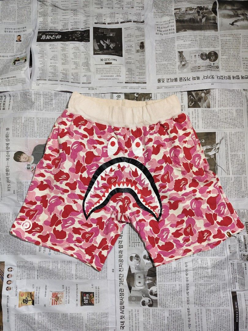 BAPE SHORT PINK CAMOUFLAGE (Category: Shorts) located in Roxas. Submitted by mlvthrift (Listing ID 1466890639, Image 2). Description: issue minimal hairline only.