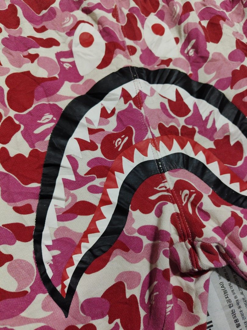 BAPE SHORT PINK CAMOUFLAGE (Category: Shorts) located in Roxas. Submitted by mlvthrift (Listing ID 1466890639, Image 3). Description: issue minimal hairline only.