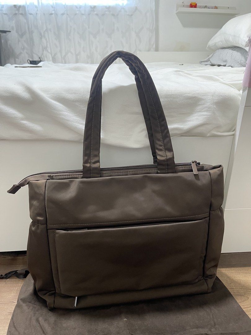 BASH Gateway Weekday Tote (Category: Shoulder Bags) located in Manila. Submitted by cheggo (Listing ID 1466934346, Image 2). Description: used once for a trip to the USA super spacious with lots of pocket ✨ will include the dust bag rfs: bought a new bag.