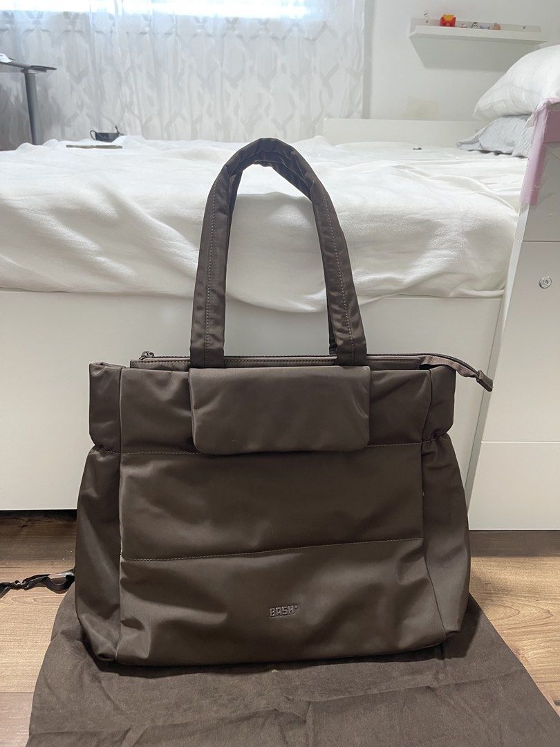 BASH Gateway Weekday Tote (Category: Shoulder Bags) located in Manila. Submitted by cheggo (Listing ID 1466934346, Image 3). Description: used once for a trip to the USA super spacious with lots of pocket ✨ will include the dust bag rfs: bought a new bag.