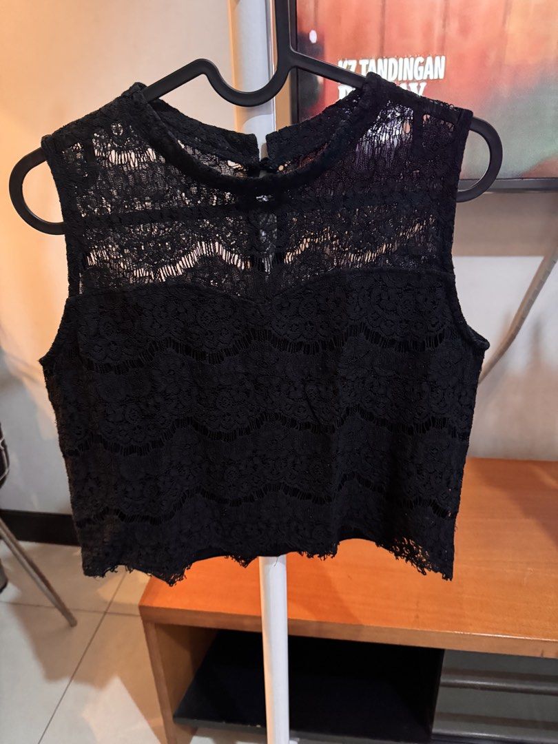 Basic lacy top (Category: Sleeveless) located in Quezon City. Submitted by essief (Listing ID 1466918860, Image 1). Description: Style is bit cropped Nice paired with high waisted bottoms ☺️ Dimensions shown in photos.