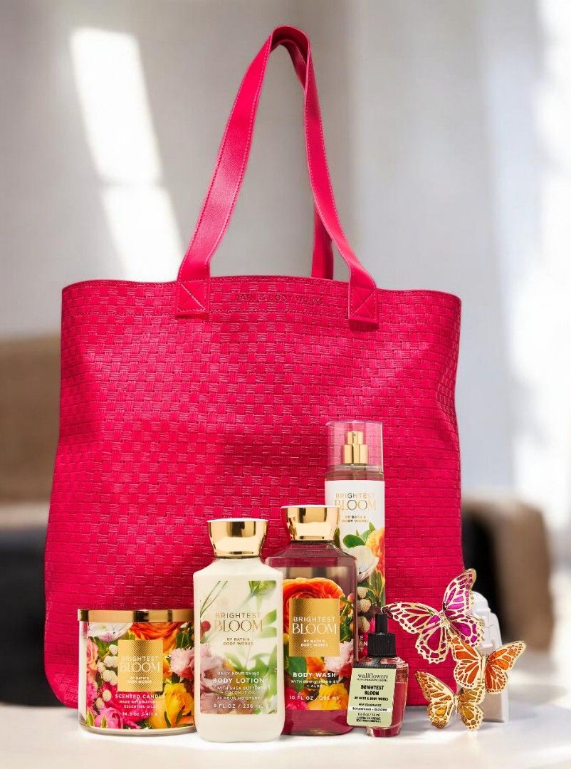 Bath & Body Works Brightest Bloom Gift Set (Category: Fragrance & Deodorants) located in Manila. Submitted by pinhead07 (Listing ID 1466858955, Image 2). Description: Bath & Body Works Brightest Bloom Gift Set - Scented Candle - Fine Frangrance Mist - Body Wash - Body Lotion - Butterfly Trio Wallflower Plug + Fragrance Refill - Pink Tote Bag -- Brand New --- Price: 2,799 📍Binondo manila Delivery at Buyer's Expense G-cash Payment.