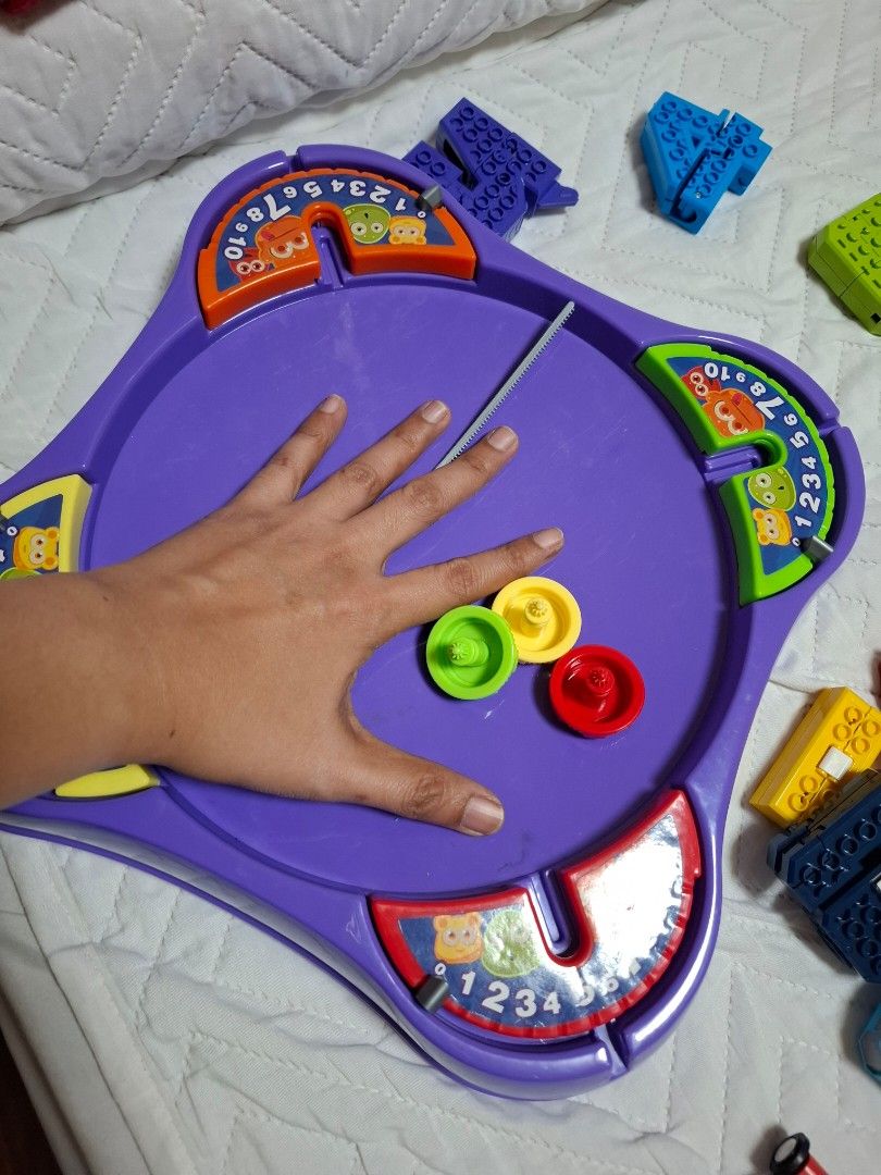 BATTLE BOARD (Category: Interactive Toys) located in Marikina City. Submitted by maderconsee (Listing ID 1466774713, Image 3). Description: 3 nalang yun bilog 1 nalang stick goods na goods pa no issue with box pa.