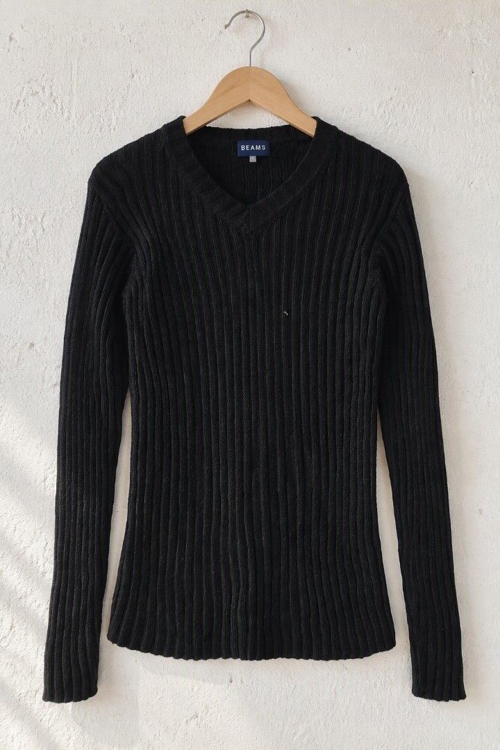 BEAMS knit sweater (Category: Coats, Jackets and Outerwear) located in Baguio. Submitted by luxeloomarchive (Listing ID 1466783607, Image 2). Description: Upgrade your wardrobe staples with this classic BEAMS ribbed knit sweater. Product Details • Brand: BEAMS • Size: Medium (M) • Color: Charcoal Gray / Faded Black • Texture: Premium, stretchy ribbed knit structure • Condition: Excellent pre-loved condition with clear, intact neck labeling.