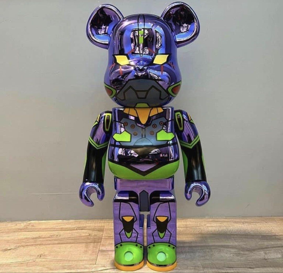 Bearbrick EVA 初機號1000% （分類：手辦雕像）位於 Hong Kong。 由 ticket_ticket22 提交（商品編號 1466929398，圖片 2）。簡介： 以前工作室做擺設，有透明盒入住。好新淨無塵無花 冇盒只有淨公仔。工作室要裝修出清 $2000出。港島線交收 誠心要價錢可小議。