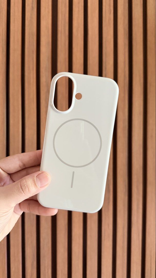 Beats Case with MagSafe for iPhone 16 (Category: Cases & Sleeves) located in San Jose. Submitted by analira (Listing ID 1466863181, Image 1). Description: Only tried on the phone for fitting and used for a few hours. MagSafe compatible and lightweight 🤍 Almost brand new!.