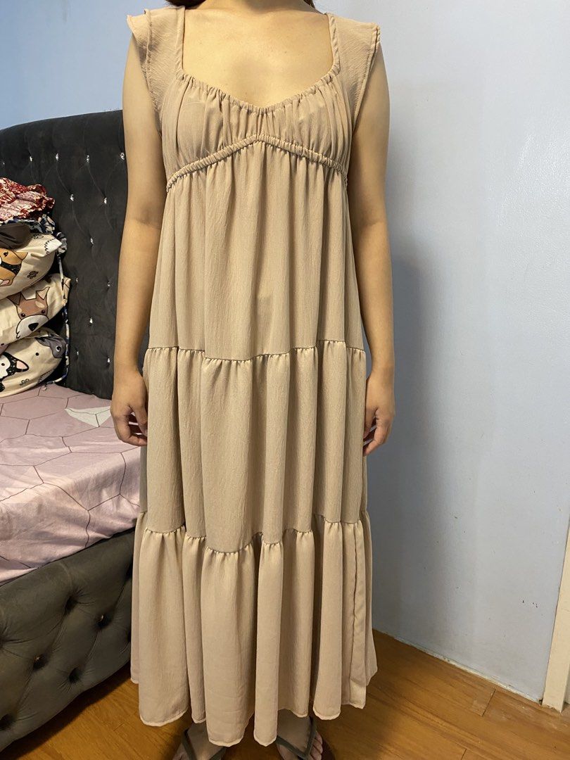 Beige Long Dress (Category: Dresses) located in Manila. Submitted by geljeon_07 (Listing ID 1466787955, Image 1). Description: .