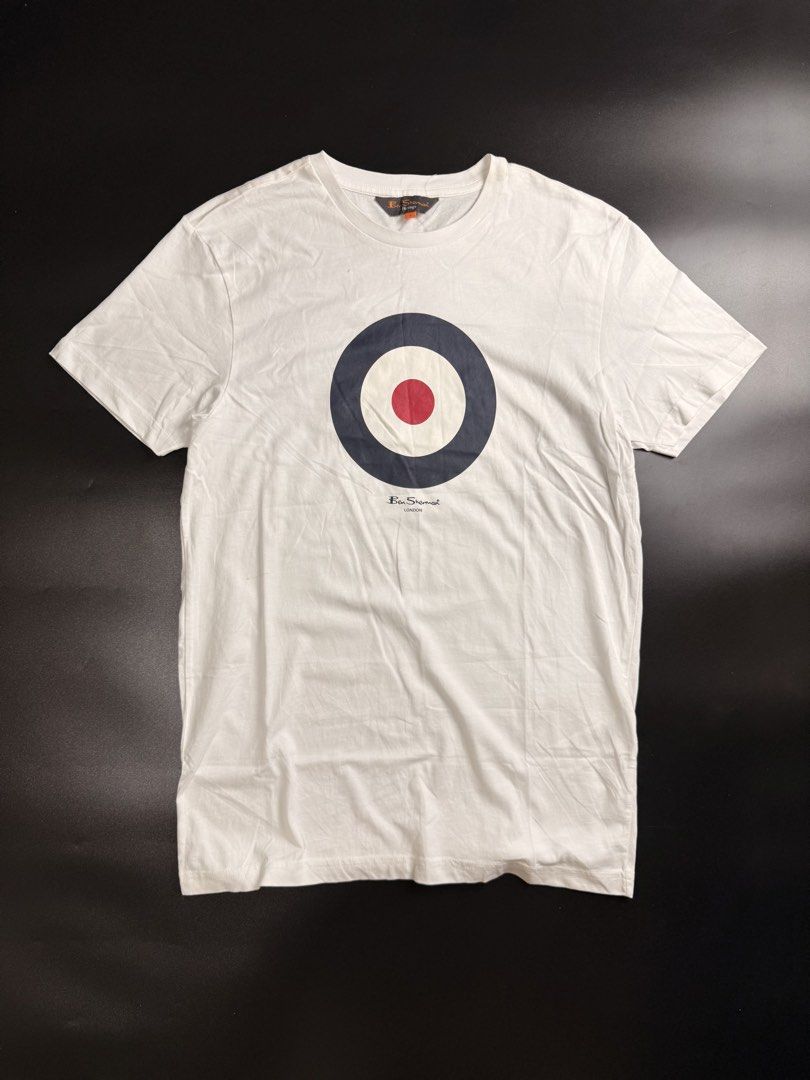 Ben Sherman target tee white (Category: Tshirts & Polo Shirts ) located in Manila. Submitted by store6020 (Listing ID 1466953887, Image 1). Description: Ben Sherman target tee white Our signature tee is a classic crewneck with our Ben Sherman target chest print. Crewneck t-shirt Target logo print Regular fit 100% organic jersey cotton Machine-washable Measurements: Tagged Small Shoulder 16.5 Sleeve 7 Pit to pit 17.5 Length 27 Excellent to like ne