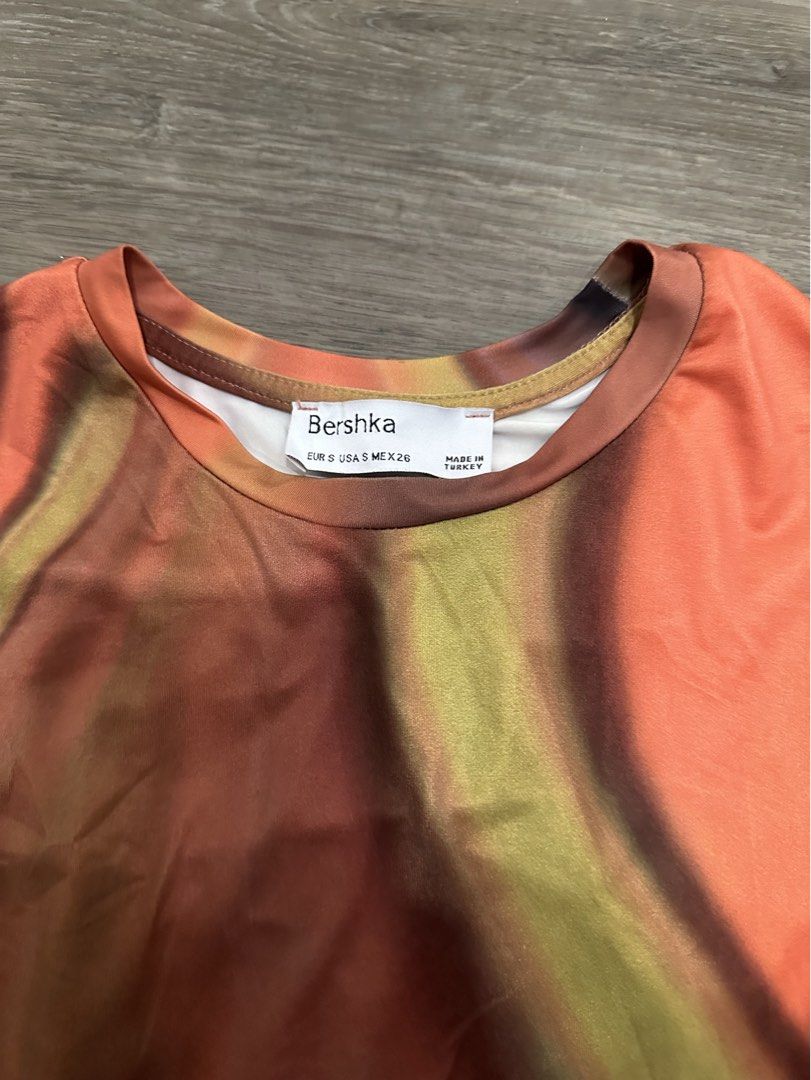 Bershka Backless Long sleeves Top (Category: Longsleeves) located in Paranaque City. Submitted by celinegab (Listing ID 1466886951, Image 3). Description: .