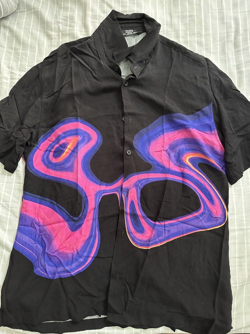 Bershka Black Oversize Fit Button Down (Category: Tshirts & Polo Shirts ) located in Manila. Submitted by ilovemikunakano (Listing ID 1466906631, Image 1). Description: - Size XS (Oversized fit) - Used only once .