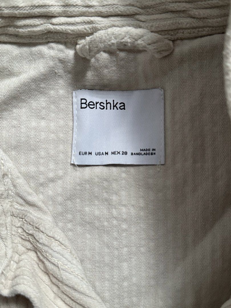 Bershka Corduroy Brown Jacket (Category: Coats, Jackets and Outerwear) located in Manila. Submitted by ilovemikunakano (Listing ID 1466912000, Image 2). Description: Tried only once RFS: too big.