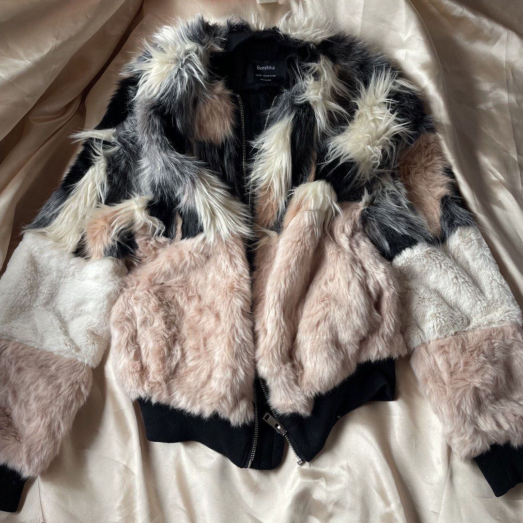 Bershka Fur Fleece Jacket Bomber (Category: Coats, Jackets and Outerwear) located in Baguio. Submitted by babycece (Listing ID 1466953394, Image 1). Description: .