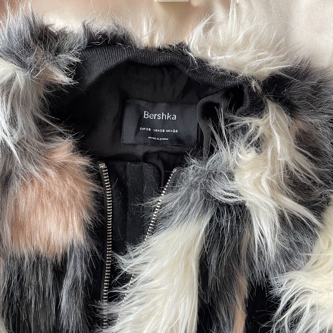 Bershka Fur Fleece Jacket Bomber (Category: Coats, Jackets and Outerwear) located in Baguio. Submitted by babycece (Listing ID 1466953394, Image 2). Description: .