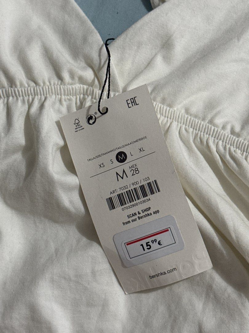 Bershka White Peplum Top (Category: Sleeveless) located in Manila. Submitted by kairelsten (Listing ID 1466901212, Image 3). Description: - Brand: Bershka - Size: Medium - Color: White - Condition: Brand new with tags (BNWT) - Material: Soft cotton blend - Can do meet ups around UST, Vertis North and BGC - Can do delivery through lalamove.
