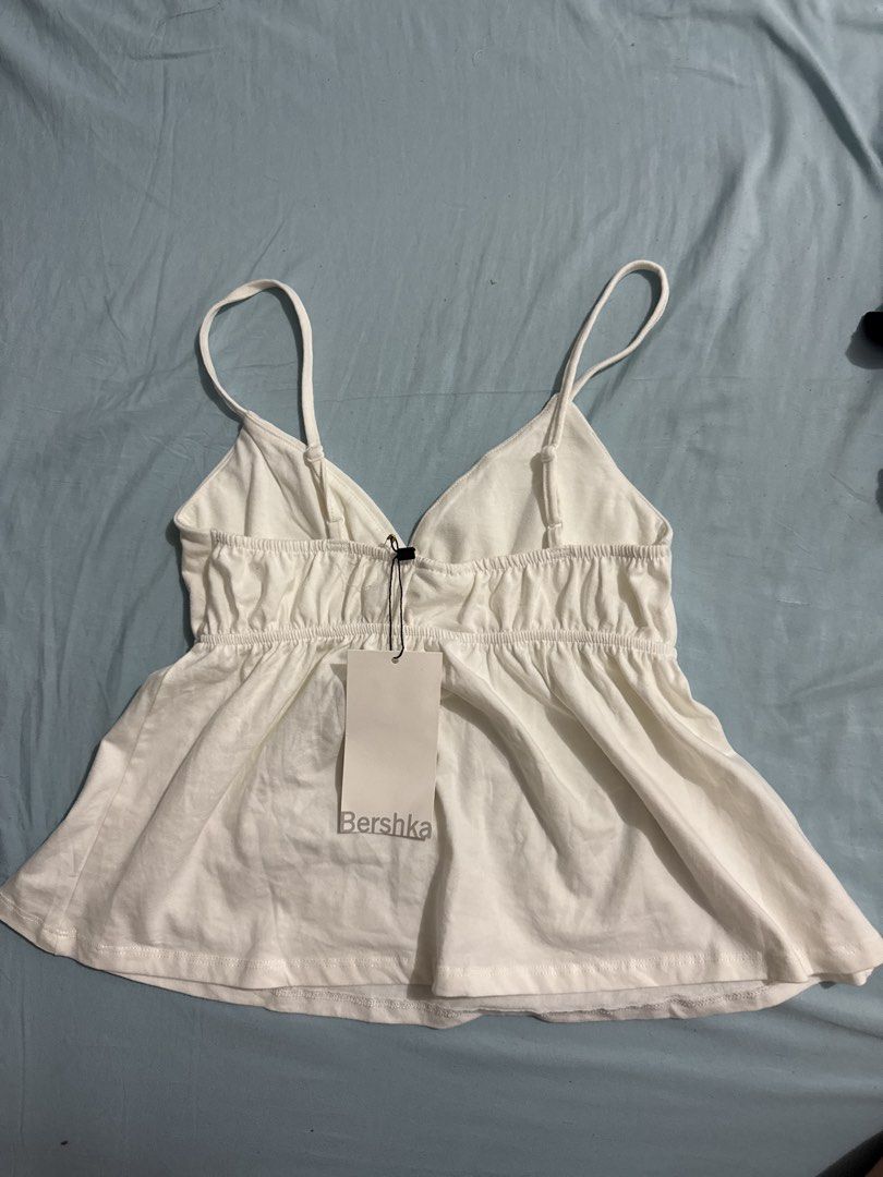 Bershka White Peplum Top (Category: Sleeveless) located in Manila. Submitted by kairelsten (Listing ID 1466901212, Image 2). Description: - Brand: Bershka - Size: Medium - Color: White - Condition: Brand new with tags (BNWT) - Material: Soft cotton blend - Can do meet ups around UST, Vertis North and BGC - Can do delivery through lalamove.