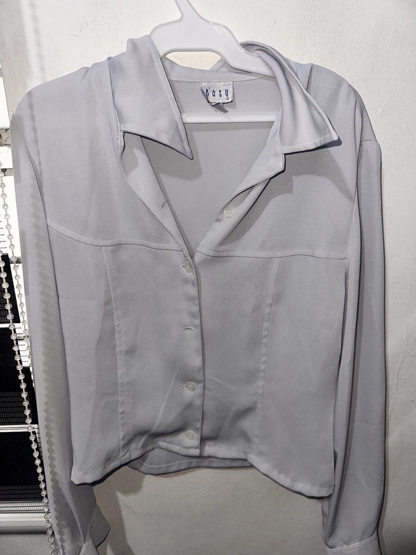 Betu Grey cropped Button-Up Long Sleeve Blouse (Category: Longsleeves) located in Batangas. Submitted by oddflower.582653 (Listing ID 1466861669, Image 1). Description: - Brand: Betu - Color: Grey - Style: Long sleeve button-up shirt with collared neckline -Cropped.