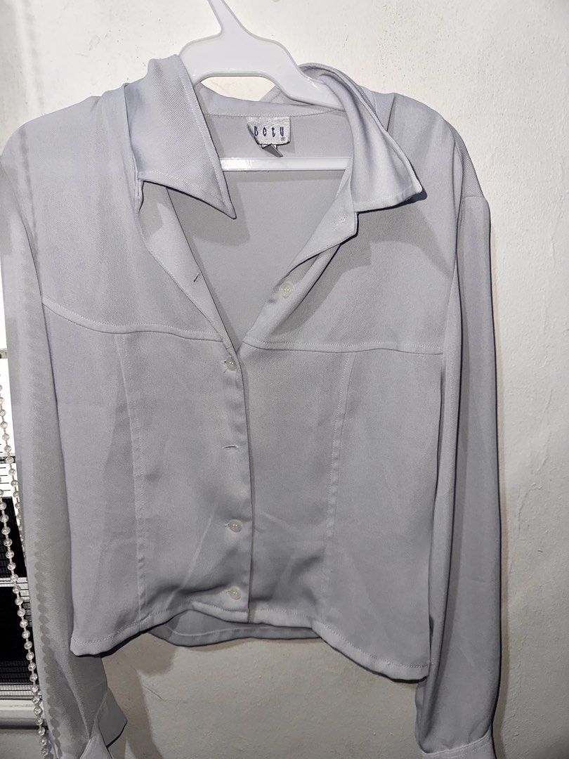 Betu Grey cropped Button-Up Long Sleeve Blouse (Category: Longsleeves) located in Batangas. Submitted by oddflower.582653 (Listing ID 1466861669, Image 2). Description: - Brand: Betu - Color: Grey - Style: Long sleeve button-up shirt with collared neckline -Cropped.