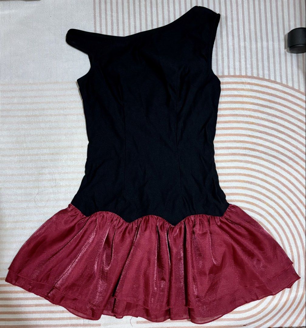 Black and Maroon One-Shoulder Mini Dress (Category: Dresses) located in Quezon City. Submitted by eybiiii (Listing ID 1466917776, Image 1). Description: - Size: S (fits true to size) - Color/Design: Black and maroon contrast with a shiny finish - Style: One-shoulder top, flared tiered skirt, and scalloped waist - Closure: Back zipper - Origin: Made in China - Perfect for: Parties, clubbing, and night outs.