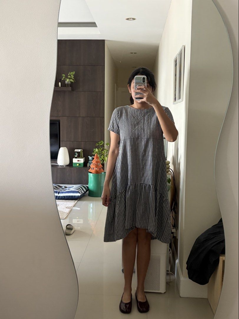 Black and White Gingham Midi Dress (Category: Dresses) located in Manila. Submitted by preloved.rlb (Listing ID 1466794416, Image 1). Description: No brand Fits S/M.