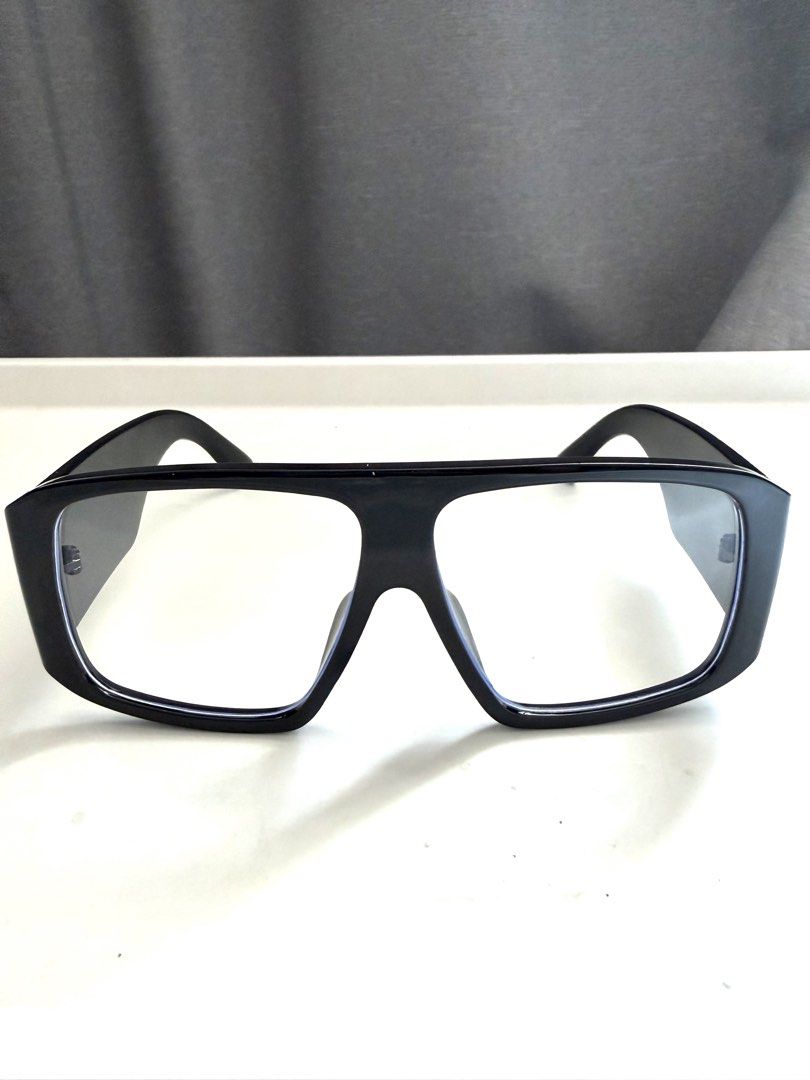 Black Aviator Oversized Frame (Category: Sunglasses & Eyewear) located in Manila. Submitted by reszchebij00288 (Listing ID 1466814284, Image 3). Description: .