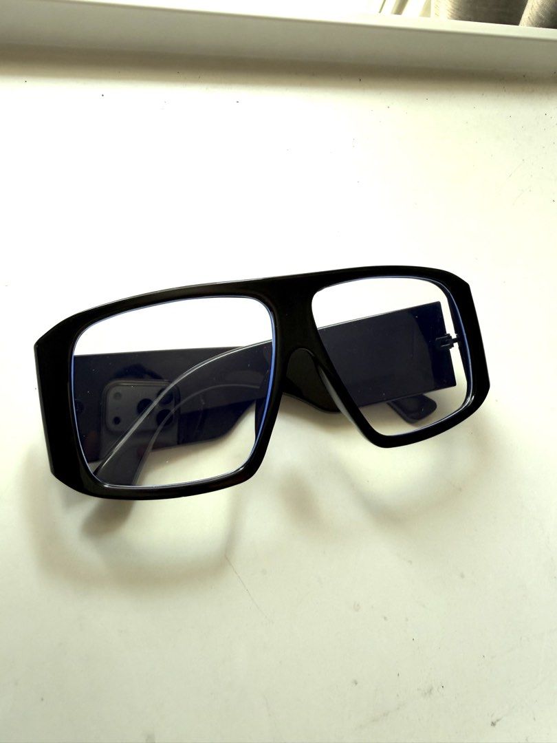 Black Aviator Oversized Frame (Category: Sunglasses & Eyewear) located in Manila. Submitted by reszchebij00288 (Listing ID 1466814284, Image 2). Description: .