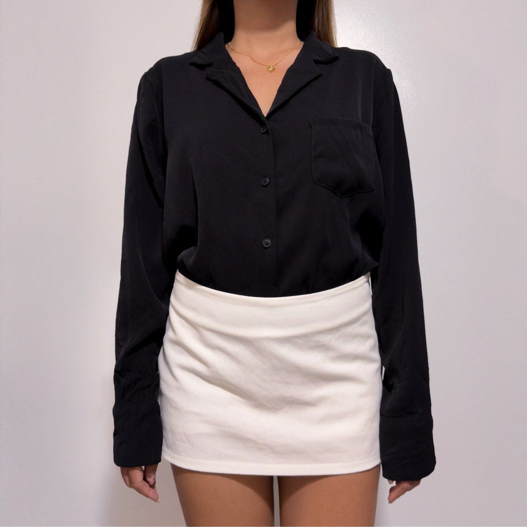 black button down (Category: Longsleeves) located in Cebu City. Submitted by cuteoncue (Listing ID 1466916695, Image 1). Description: med-large m on tag.