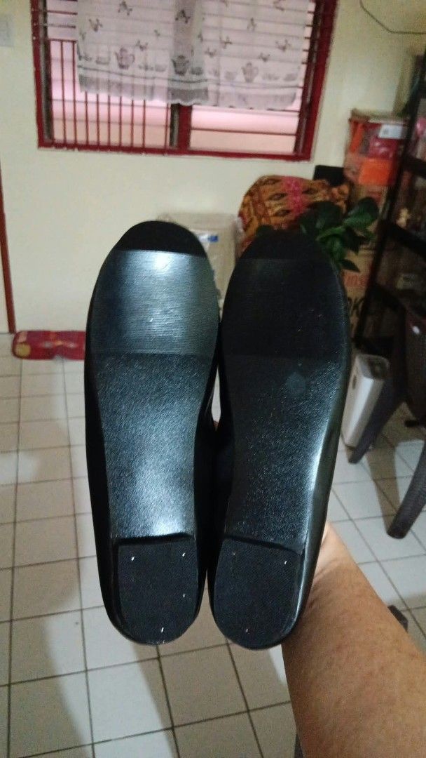 Black Closed-Toe Low Heel Flats (Category: Flats & Sandals) located in Manila. Submitted by spicypeaches (Listing ID 1466970636, Image 2). Description: - Color: Classic Black - Style: Closed-toe slip-on flats with low block heels - Comfort: Cushioned insoles for all-day wear - Condition: Clean overall, soles show very minimal wear - Versatility: Perfect basic pair for work, school, or casual daily outfits that matches everything 28cm length (size