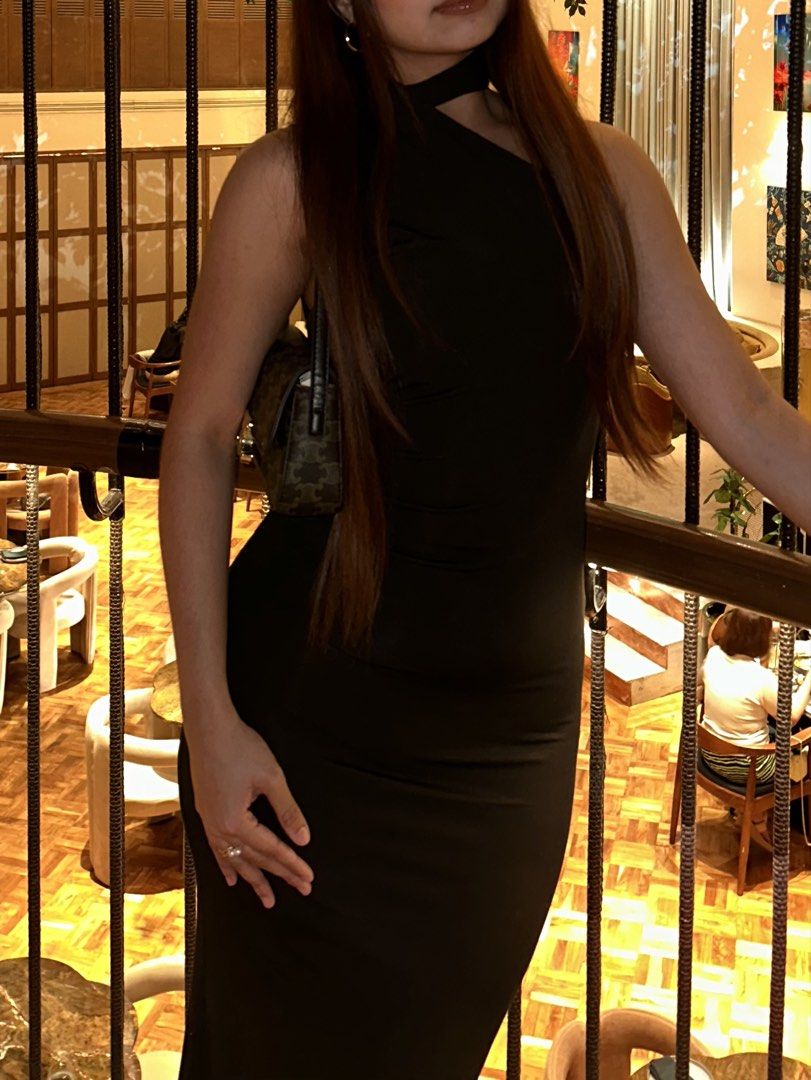 black halter maxi dress (Category: Dresses) located in Manila. Submitted by samllian (Listing ID 1466969332, Image 3). Description: only used once.