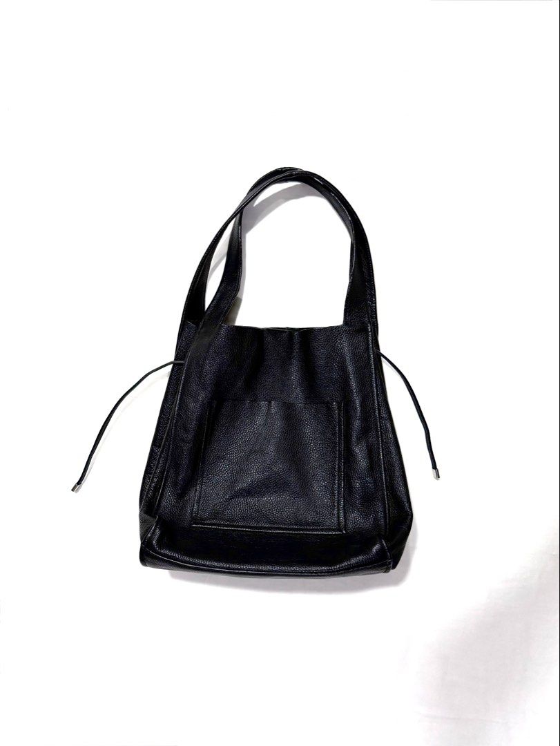 Black Leather Tote Bag with Front Pocket (Category: Tote Bags) located in Baguio. Submitted by crispy2600 (Listing ID 1466842993, Image 1). Description: Zara Basic Collection Leather Tote Bag Height 14” Width 21.5 tapers to 16” at the base Depth 8” Drop/Handle 9” Bought in store, not ukay. Healthy conditioned leather and clean suede inner… used with care:) it has some small signs of use served me well but i want to own less bags! LOC BAGUIO 1,500