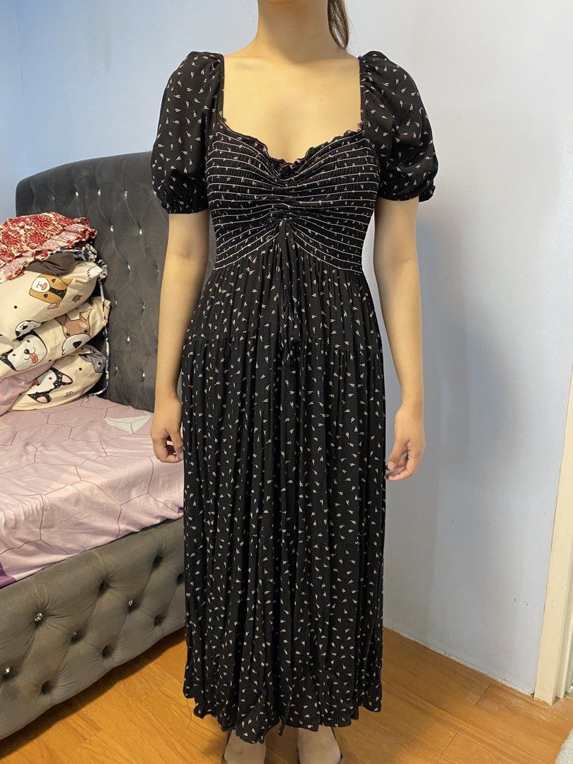 Black Long Dress (Category: Dresses) located in Manila. Submitted by geljeon_07 (Listing ID 1466788049, Image 1). Description: .